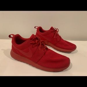 Nike Roshe Runs Men’s 9 Triple University Red